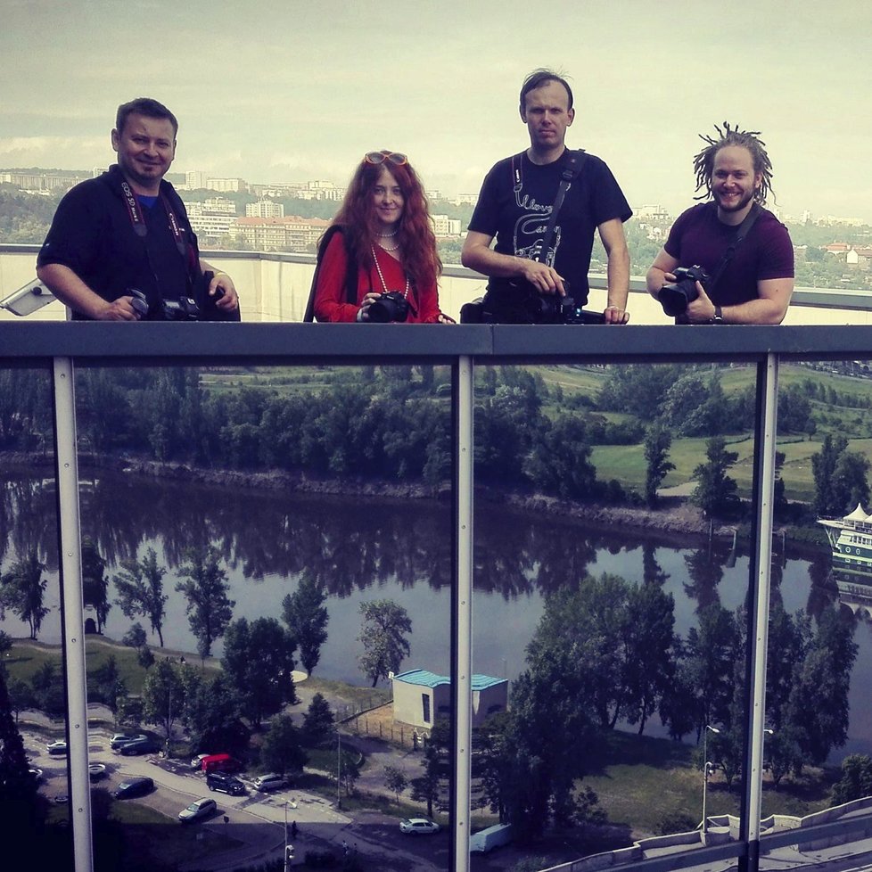 Fotografické akce Holešovické střechy se zúčastnilo zhruba třicet nadšenců do fotografování.