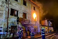 Požár v Holešovicích: V opuštěné budově u nádraží vzplál odpad
