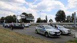 Zfetovaný, bez řidičáku, v kradeném autě z Brna: Takhle policisté lumpa v Praze obklíčili a zatkli!