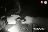 Zdrogovaný „plavec“ (33) si spletl Vltavu místo bazénu! Po půlnoci ho z vody tahali policisté