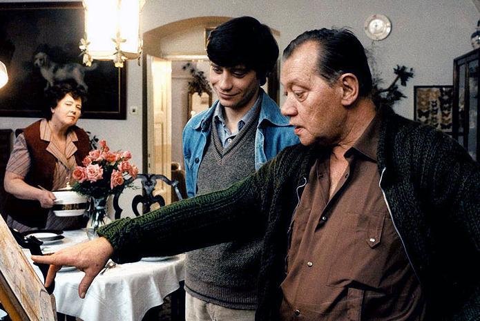Ve filmu Jak básníkům chutná život (1987) s Janem Hrušínským a Pavlem Křížem