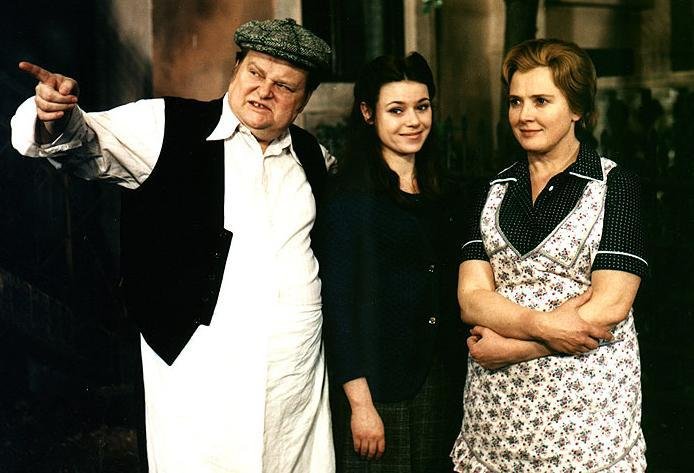 Holišová v seriálu Byl jednou jeden dům (1974) s Janem Libíčkem a Evou Hudečkovou