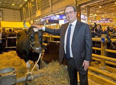 Francouzský prezident Francois Hollande o víkendu navštívil Disneyland a zemědělský veletrh.