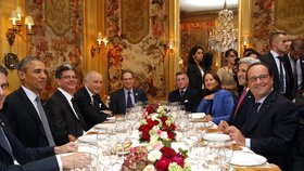 Hollande a Obama povečeřeli v luxusní restauraci.