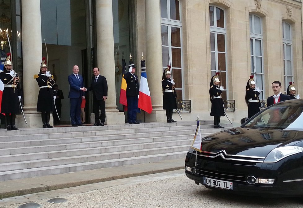 Český premiér Bohuslav Sobotka (ČSSD) řešil s francouzským prezidentem Francoisem Hollandem terorismus, migraci i obchod.