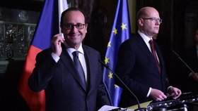 Prezident Francois Hollande a premiér Bohuslav Sobotka