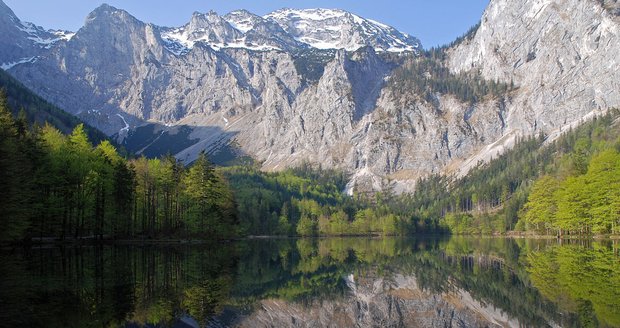 Čech se zřítil v rakouském pohoří Höllengebirge.