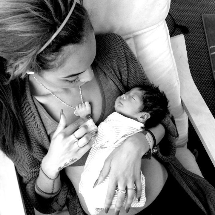 Holčička jménem Isla se v Londýně narodila jen pár hodin poté, co porodila Kate Middleton.