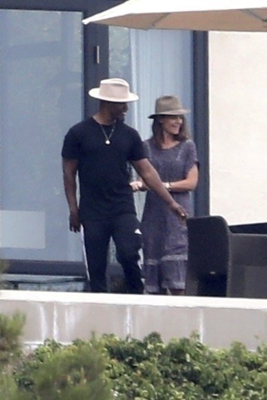 Katie Holmesová a Jamie Foxx si vyrazili na pláž.