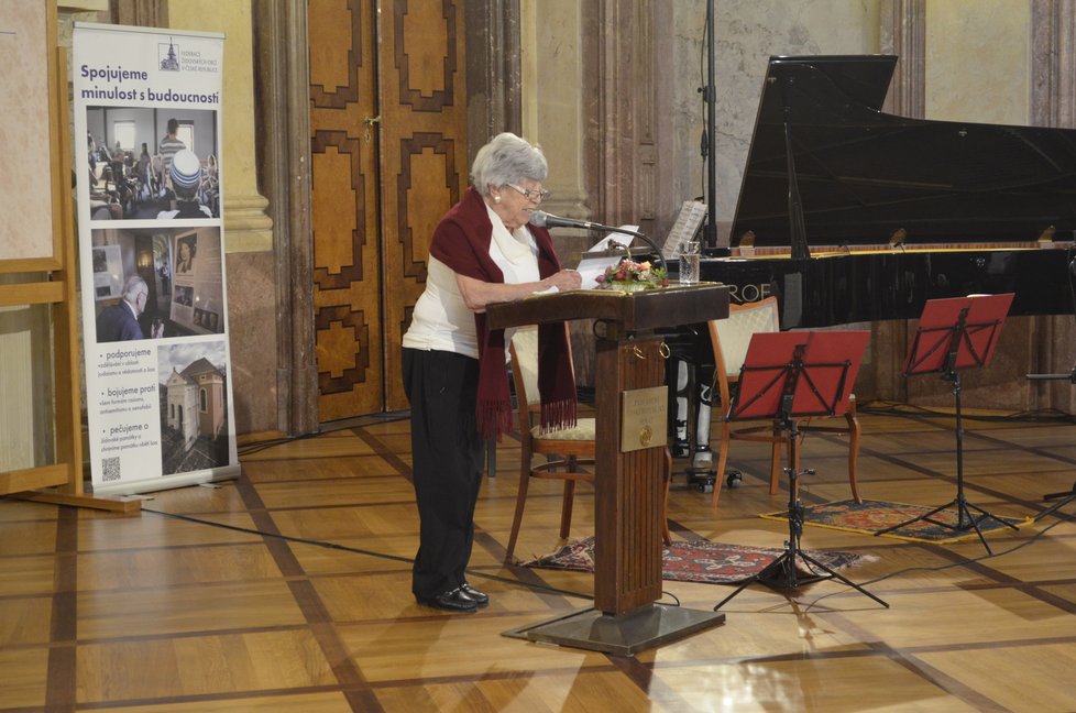 Eva Pokorná je jednou z přeživších holokaustu. Její rodina zahynula v Osvětimi. Evu poslali na práci (27. 1. 2020)