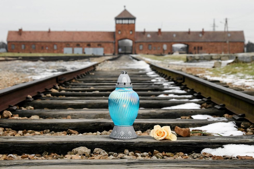 Mezinárodní den památky obětí holocaustu v Osvětimi (27.1.2022)