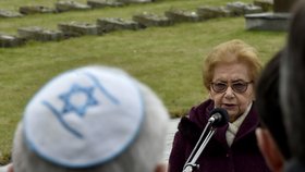 Den památky obětí holokaustu uctilo spoustu lidí.