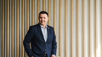 Inflace se může vrátit jinými cestami. Americké trhy ale drží na maximech umělá inteligence, říká Vladimír Holovka z XTB Inflace se může vrátit jinými cestami. Americké trhy ale drží na maximech umělá inteligence, říká Vladimír Holovka z XTB