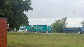 Tragická nehoda na Jičínsku. Řidička vjela pod kola kamionu.