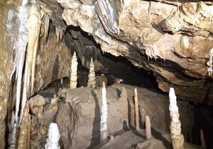 Jeskyňáři z Holštejnské výzkumné skupiny mohou slavit. O víkendu objevili v Moravském krasu další stovky metrů chodeb a především novou jeskyni, kterou nazvali Jiná dimenze.