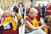 Vzácná pocta: Evu Holubovou přijal dalajlama. „Tibeťané dovedou zatnout zuby,“ zmínila genocidu od Číny