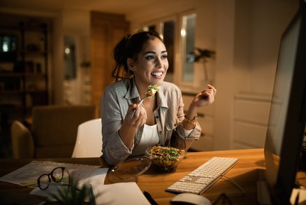 Nástrahy home office. Jak to, že přibíráme, i když jíme zdravě?