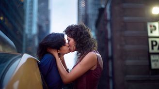 Fotograf vytvořil emotivní snímky homosexuálních párů