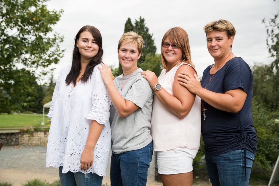 Mirka, Jana, Veronika a Katka jsou šťastná rodina. Doma na ně čekal ještě sedmiletý Matyáš