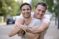Gayové v Německu budou moci uzavřít klasické manželství. Pomohl tlak voleb