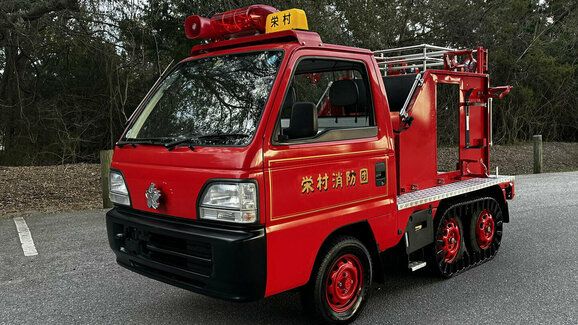 Zřejmě nejmenší hasičský vůz se vydražil za ne úplně malé peníze