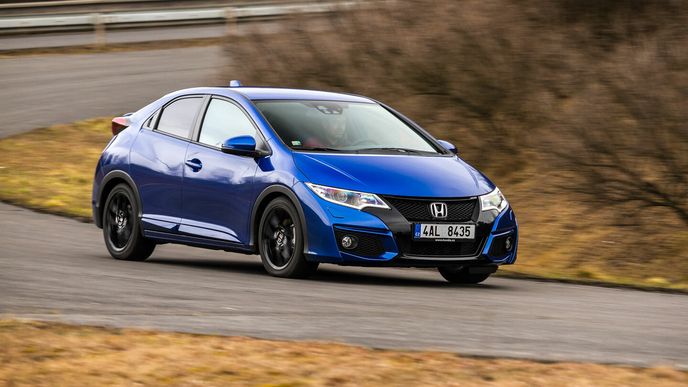 Zmodernizovaný model z let 2015 až 2017, který vám také doporučujeme nejvíce – má totiž i kvalitnější plasty. Zmodernizovaný model z let 2015 až 2017, který vám také doporučujeme nejvíce – má totiž i kvalitnější plasty.