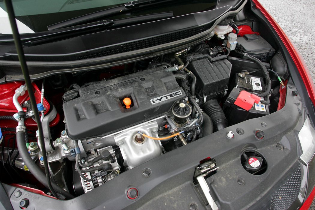 Naprosto nejrozšířenějším motorem je 1.8 i-VTEC/103 kW. Pružný a na osmnáctistovku s běžnou spotřebou kolem sedmi litrů i relativně úsporný.