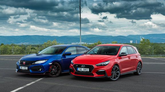 Rychlé kolo v Mostě: Honda Civic Type R vs. Hyundai i30 N Performance