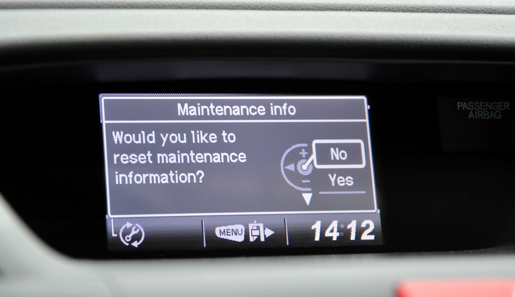 Vůz má připomínání servisního intervalu, který vám v číselném označením oznamuje i rozsah požadované údržby