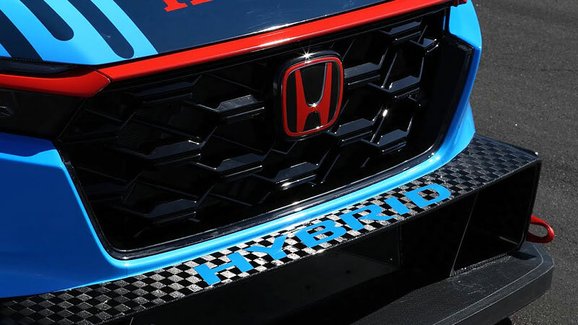 Závodní Honda CR-V vyjela na trať, má opravdu zajímavý zvuk