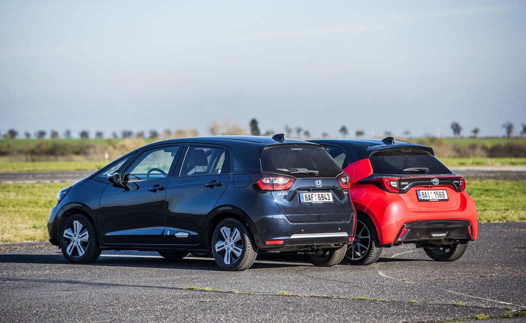 Honda Jazz 1.5 i-MMD e-CVT vs. Toyota Yaris 1.5 Hybrid e-CVT