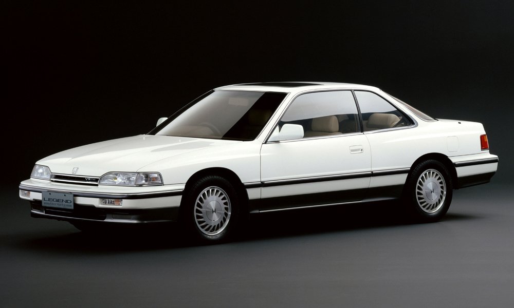 Dvoudveřová Honda Legend Coupe byla uvedena na trh začátkem února 1987 s motorem V6 o objemu 2,7 litru.