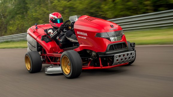 Nejlépe akcelerující sekačka na světě? Honda Mean Mower pokoří 161 km/h za 6,3 sekundy