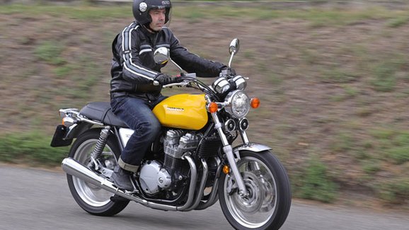 Honda CB1100 EX: Testujeme naprostou klasiku. Ale v novém!