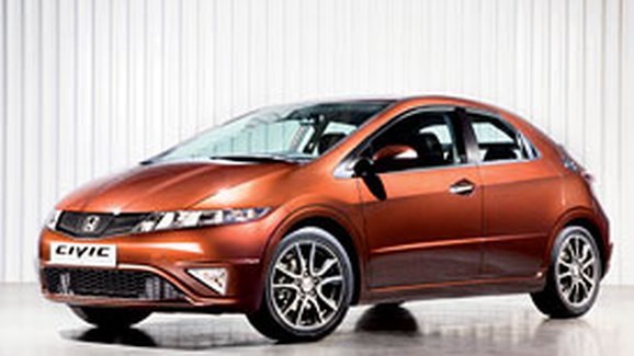 Honda Civic model 2011: Alcantara a nová maska pro všechny