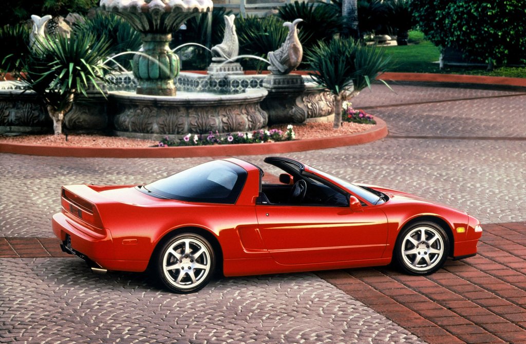 V roce 1995 představila Honda model NSX-T s odnímatelnou horní částí střechy. V Severní Americe nahradila Acura NSX-T standardní kupé a byla zde jedinou dostupnou verzí.
