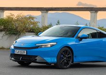 Největší světový výrobce spalovacích motorů s nimi nehodlá končit. Prý ještě vydrží dekády