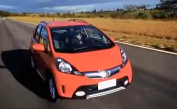 Honda Fit Twist: Oplastovaný Jazz na videu