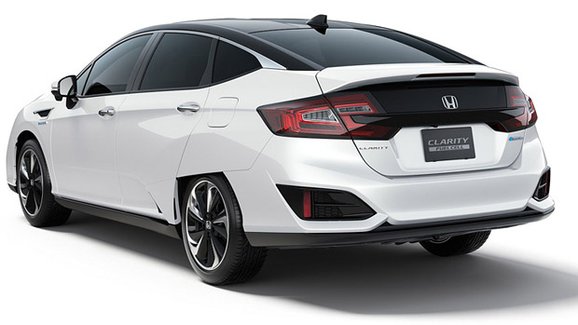 Honda Clarity pokořila Teslu Model S. V čem?