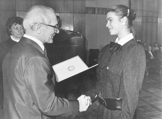 1984 První vyznamenání od samotného Honeckera. 1984 První vyznamenání od samotného Honeckera.