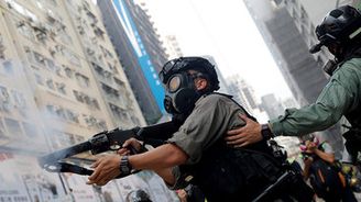 Vláda v Hongkongu přiznala, že zatýká i děti a zastrašuje také jejich rodiče 