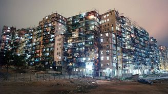 Úzké chodbičky, tajné místnosti a kriminalita. Jak se žilo v hongkongském Kowloon Walled City