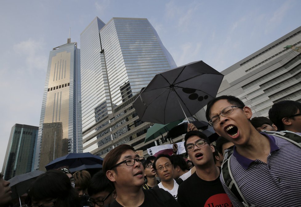 Lidé jsou v Hongkongu pobouřeni.