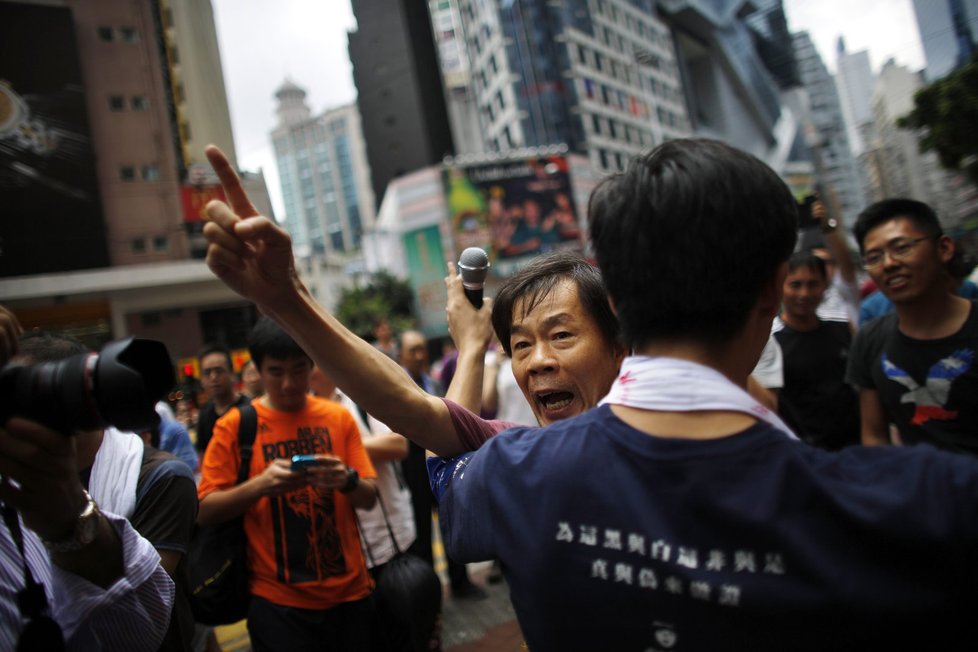 Lidé jsou v Hongkongu rozohněni.