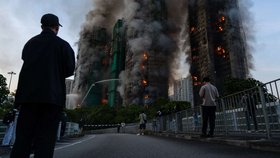 Rozsáhlý požár obytného komplexu v Hongkongu