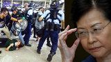 „Kdy už umřete?“ Smršť dotazů dohnala správkyni Hongkongu na pokraj slz