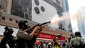 Policie tvrdě zasáhla proti demonstrantům v Hongkongu. Použila i pepřový sprej.