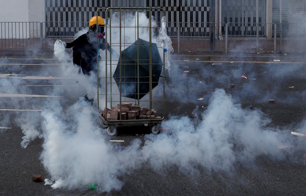 Demonstrace v Hongkongu u příležitosti 70. výročí komunistické Číny (1. 10. 2019)