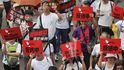 Organizátoři očekávají, že se do protestů v Hongkongu zapojí až půl milionu demonstrantů.