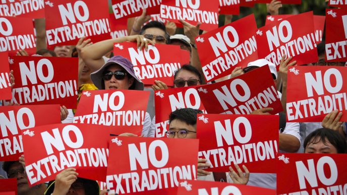 Organizátoři očekávají, že se do protestů v Hongkongu zapojí až půl milionu demonstrantů.